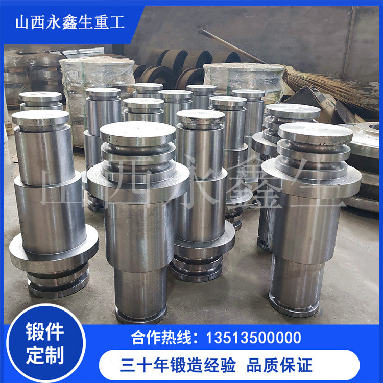 锻造齿轮轴（材质20CrNi2Mo）锻件